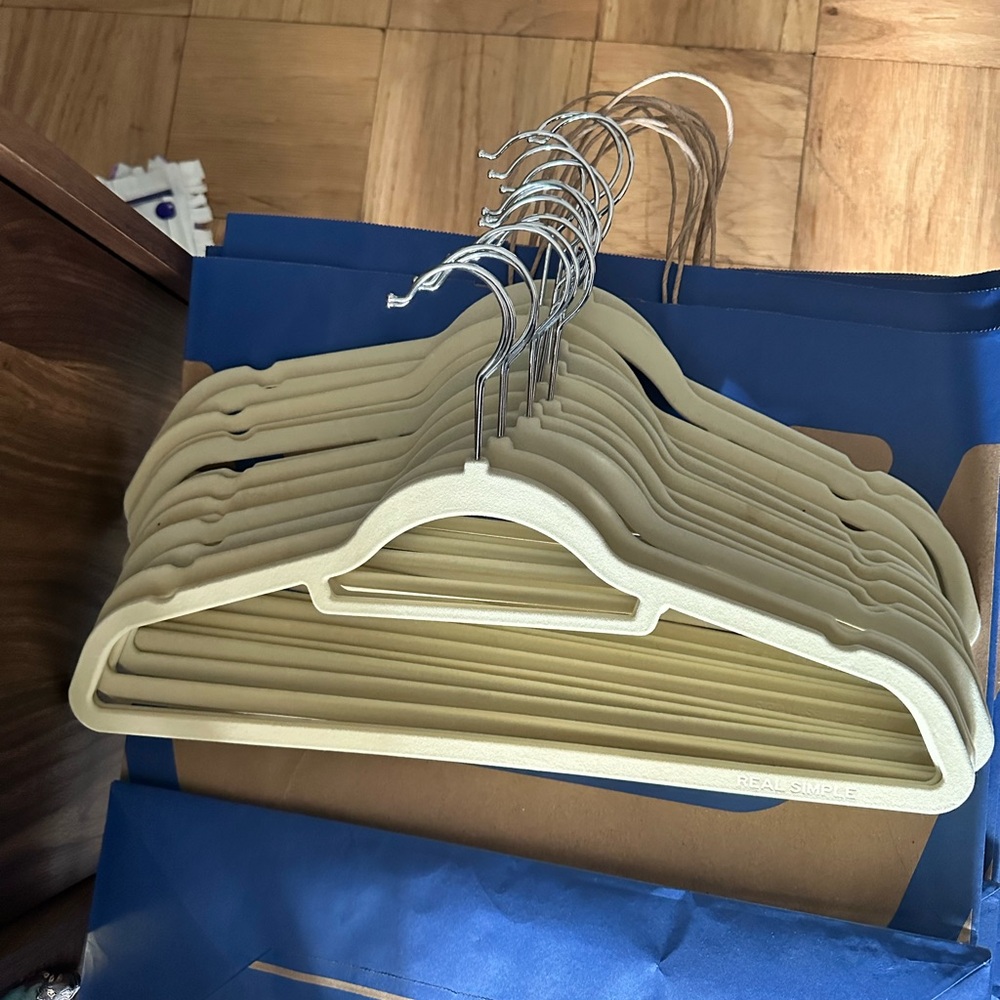 30 Non Slip Velvet Hangers